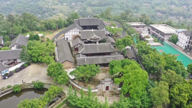 A scenic view of Chongqing Tongmengguo Zhongguo Zhanqu Tongshuaibu Guandi Jiuzhi