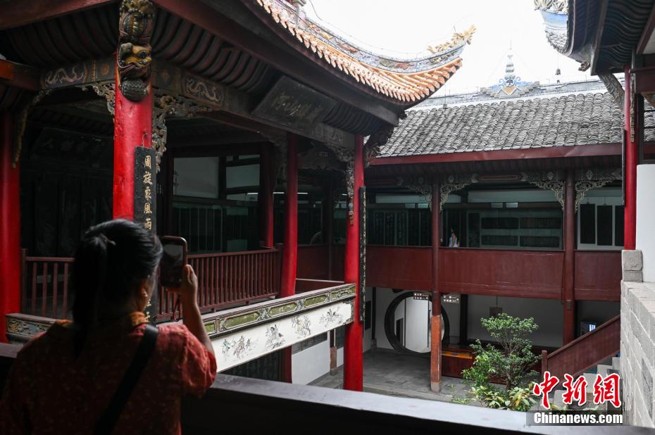 A scenic view of Chongqing Zhanghuanhou Miao