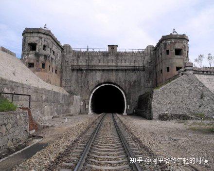 A scenic view of Cross Province Zhongdongtielujianzhuqun