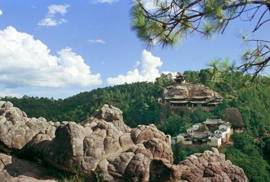 A scenic view of Dali Shizhongshan Shiku
