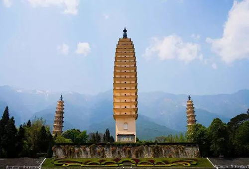 A scenic view of Dali Tianfengshan Gujianzhuqun