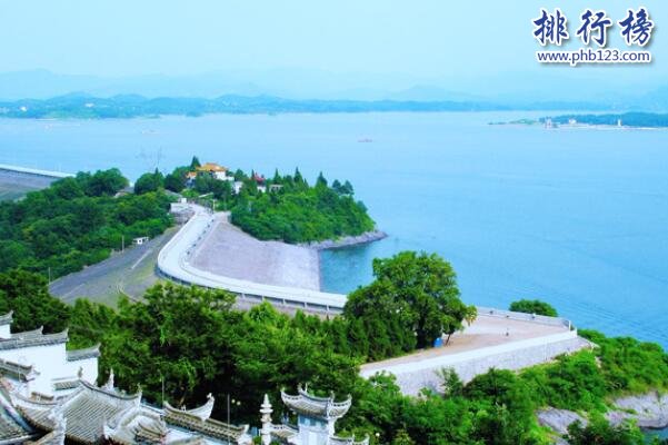 A scenic view of Dandong Dongshan Dashigai Mu