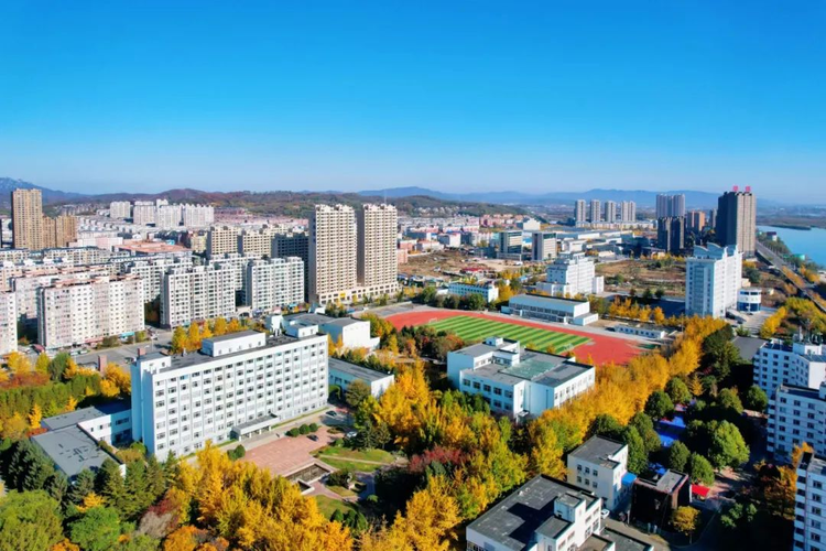 A scenic view of Dandong Dongshan Dashigai Mu