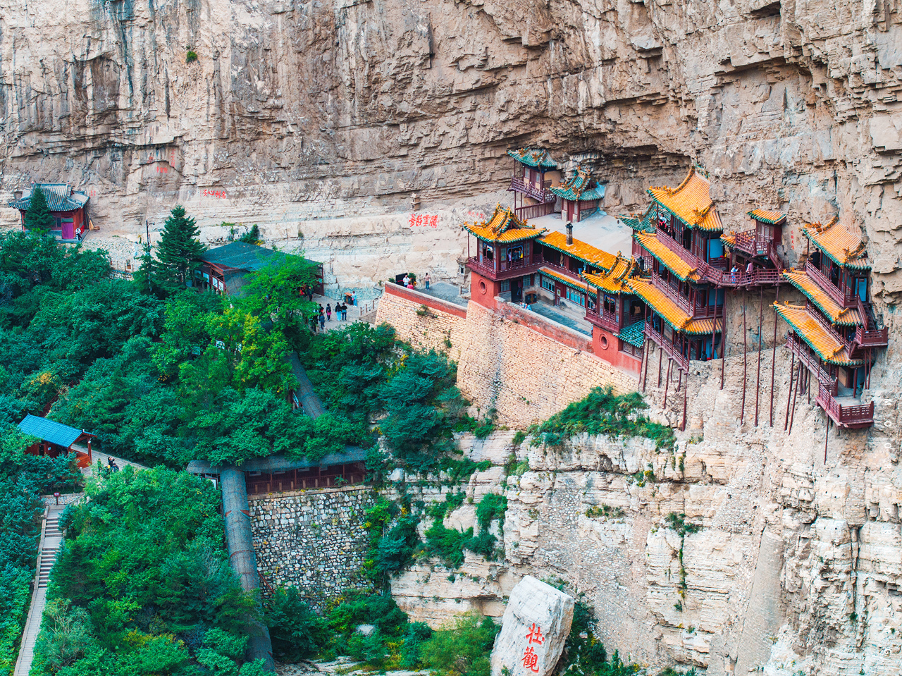 A scenic view of Datong Hengshan Hanging Temple