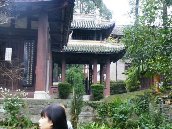 Exploring Deyang Huijian Si: A Spiritual Retreat in the Heart of Sichuan