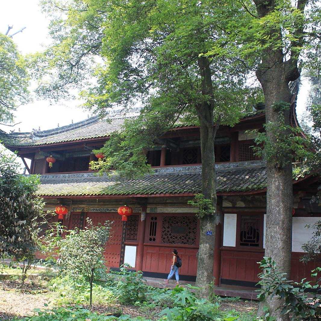 A scenic view of Deyang Huijian Si