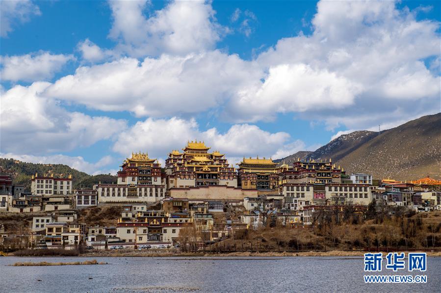 A scenic view of Diqing Jinshajiang Yanhua