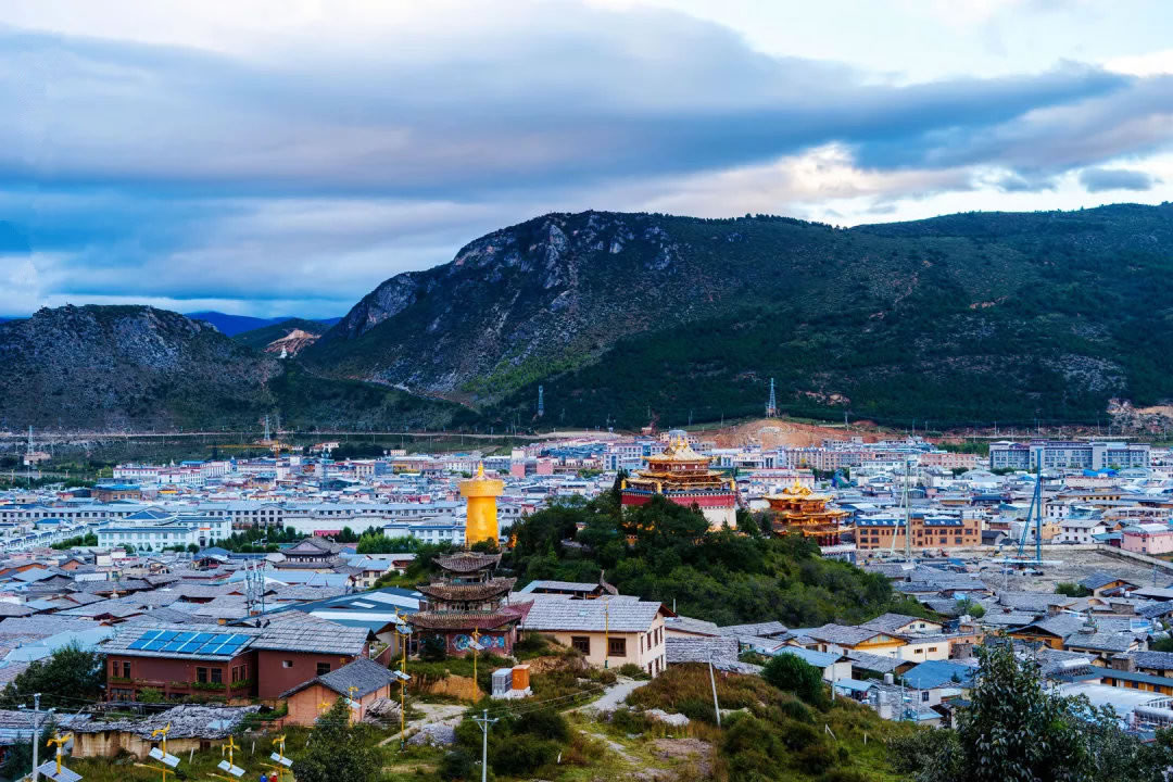 A scenic view of Diqing Shouguosi