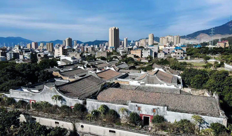 A scenic view of Fuzhou Jiutouma Minju