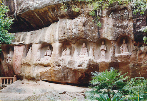 Experience the Majestic Landscapes of Ganzhou Tongtianyan Shiku: Tips for Adventurous Travelers
