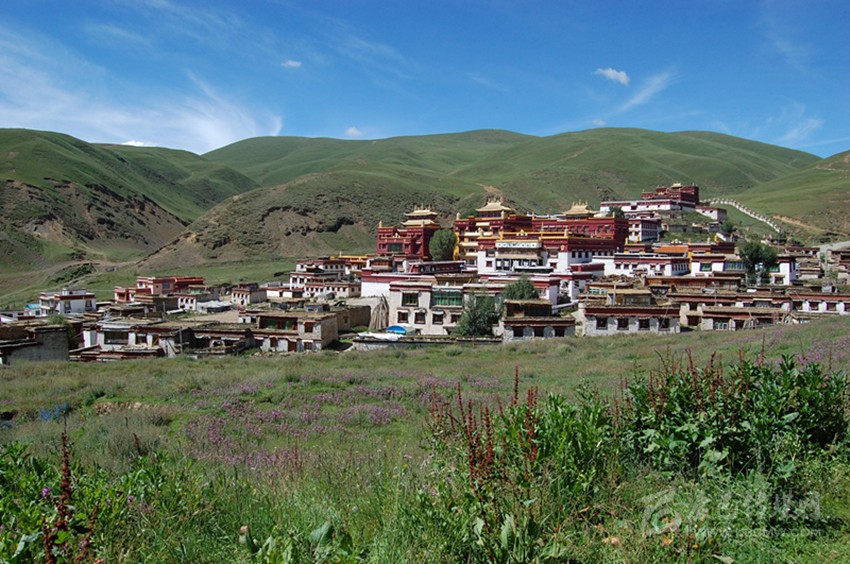 A scenic view of Ganzi Changqing Chunkeer Si