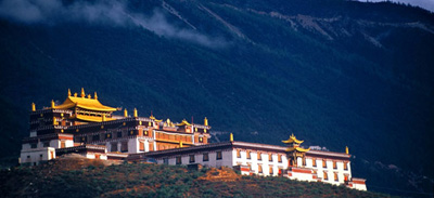 Unveiling the Spiritual Beauty of Ganzi Changqing Chunkeer Si in Sichuan