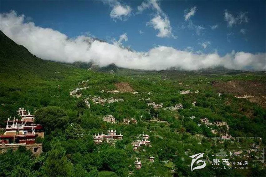 A scenic view of Ganzi Danba Gudiaoqun