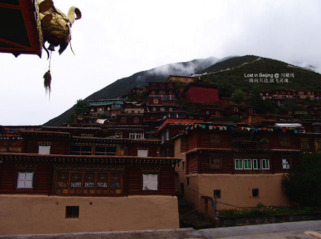 A scenic view of Ganzi Dege Yinjingyuan