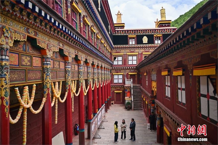 A scenic view of Ganzi Dege Yinjingyuan