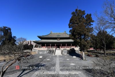 A scenic view of Ganzi Haneyi Xinshiqi Wenhua Yizhi He Handai Shiguanzang Muqun