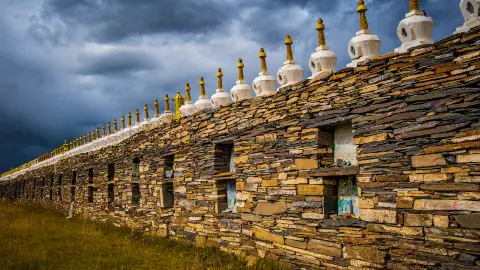 A scenic view of Ganzi Songge Manishi Jingcheng He Bage Manishi Jingqiang