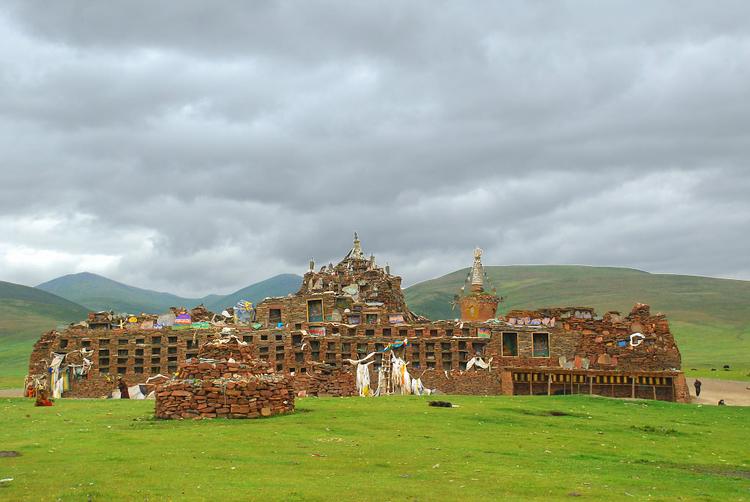 Unveiling the Hidden Gems of Garze: Ganzi Songge Manishi Jingcheng and Bage Manishi Jingqiang