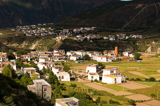 Ganzi Xiangcheng Hangtu Diaolou: A Must-Visit Destination in Sichuan’s Enchanting Garze Prefecture