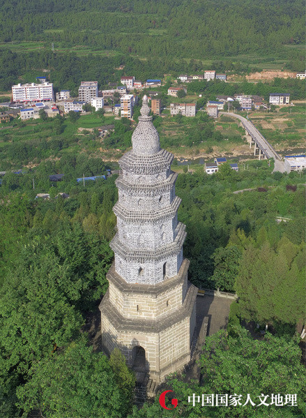 A scenic view of Guangyuan Hemingshan Daojiao Shikusi Ji Shike
