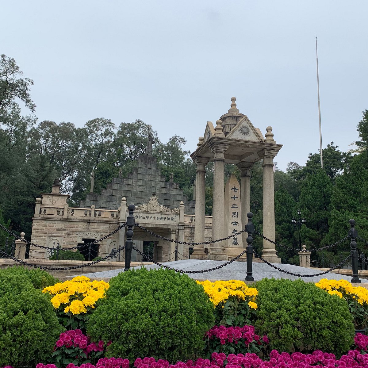 A scenic view of Guangzhou Huanghuagang Qishier Lieshi Mu