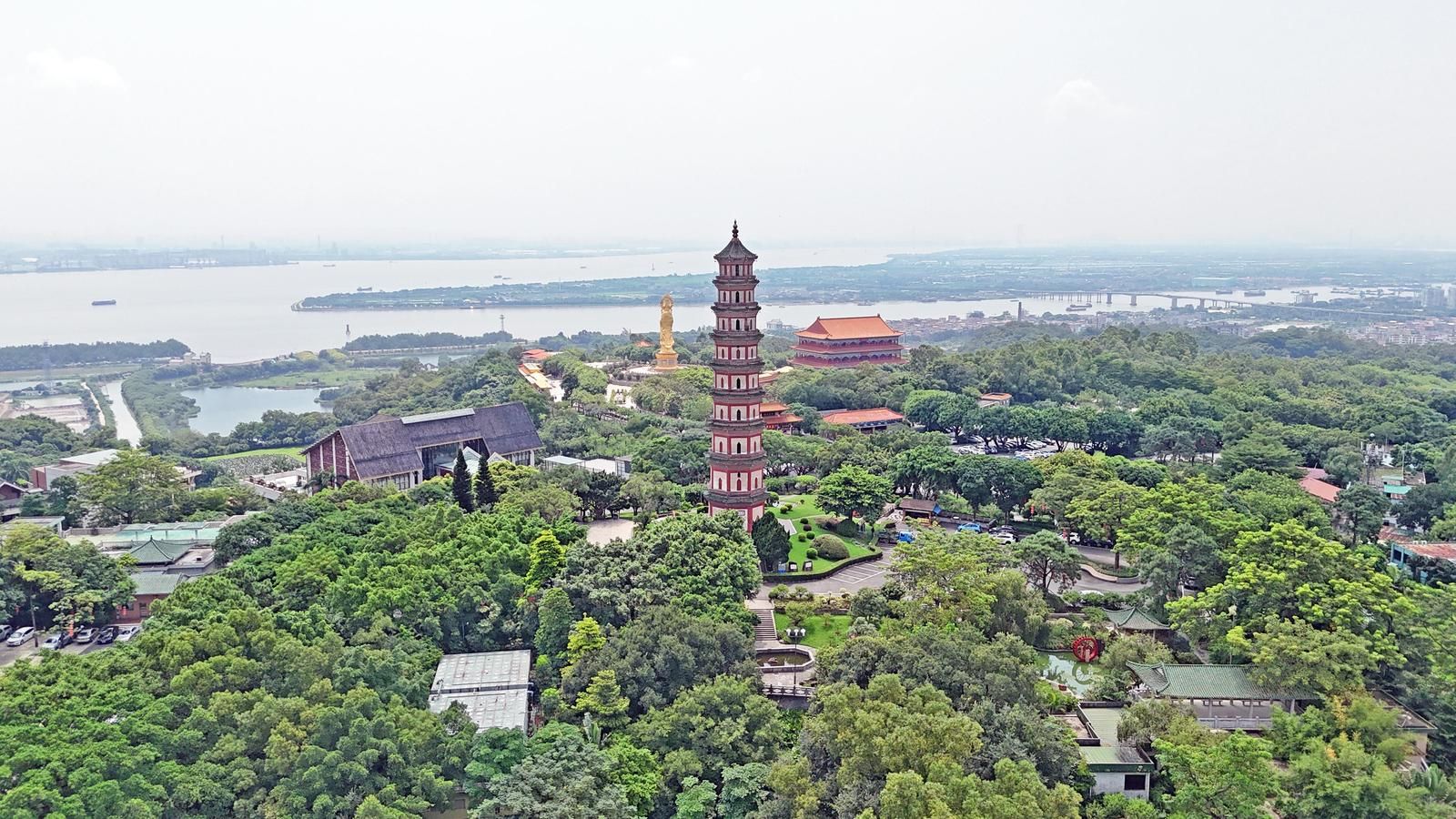 A scenic view of Guangzhou Lianhuashan Gucaishichang