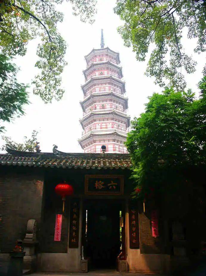 A scenic view of Guangzhou Liurongsi Ta