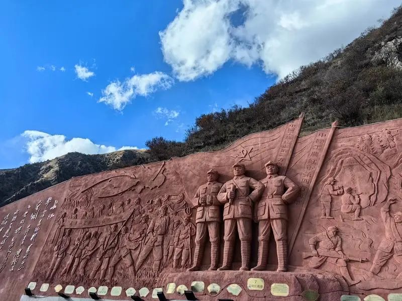 A scenic view of Guoluo Heping Jiefang Jiniandi
