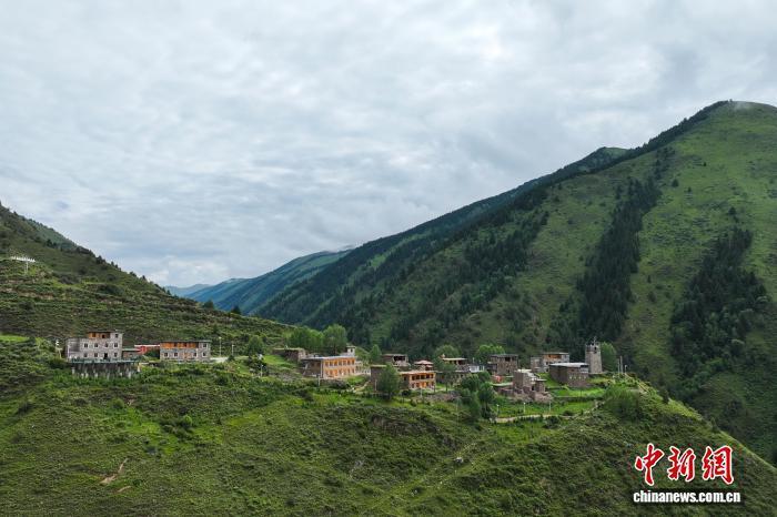 A scenic view of Guoluo Hongjungou