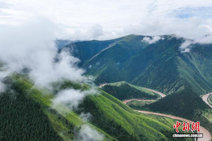 A scenic view of Guoluo Hongjungou