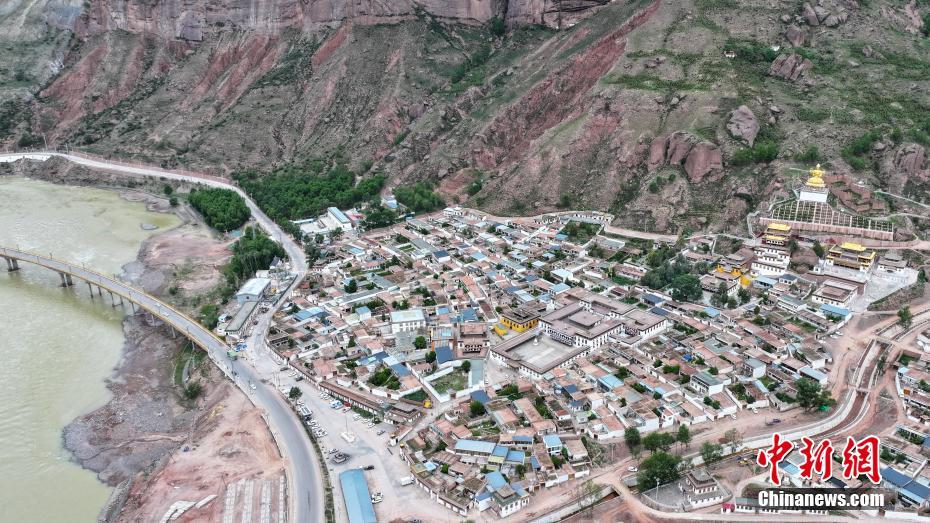 A scenic view of Guoluo Lajiasi
