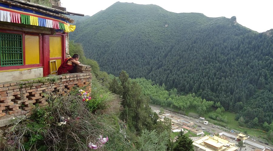 A scenic view of Haidong Youningsi