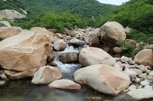 A scenic view of Hami Yuegongtai Xiheigou Yizhiqun
