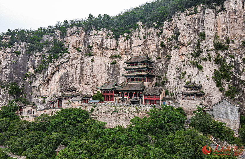 A scenic view of Handan Chengtang Temple Gate