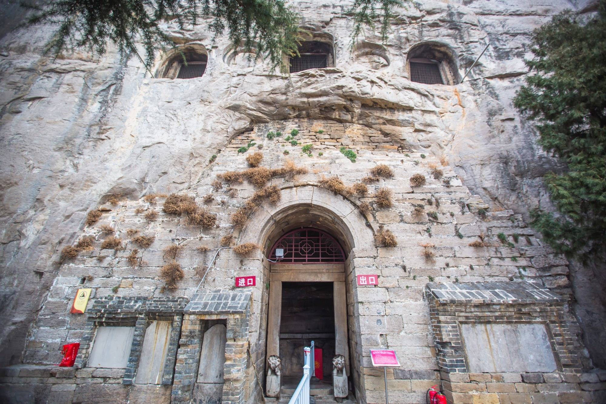 A scenic view of Handan Fahua Cave Grottoes