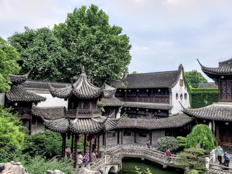 A Traveler’s Guide to Hangzhou Huqingyutang: Experience the Heart of Traditional Chinese Remedies