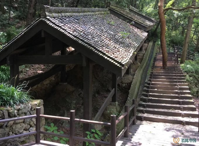 A scenic view of Hangzhou Jiaotanxia He Laohudong Yaozhi