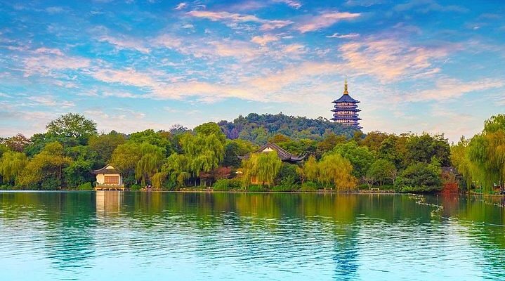 A scenic view of Hangzhou Liuheta