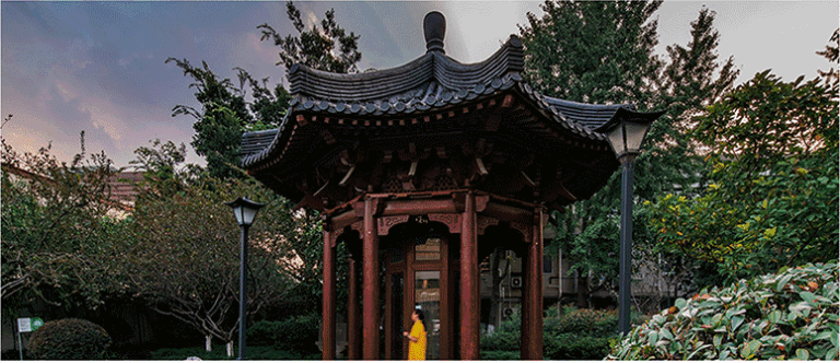 A Local’s Guide to Hangzhou Longxingsi Jingchuang: Experience Authentic Zhejiang Charm
