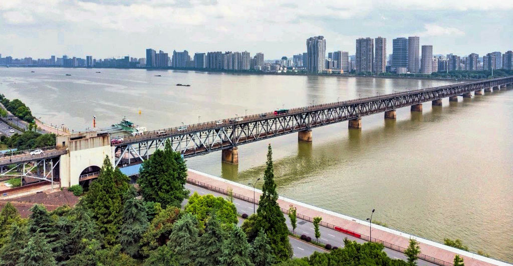 A scenic view of Hangzhou Qiantangjiang Daqiao