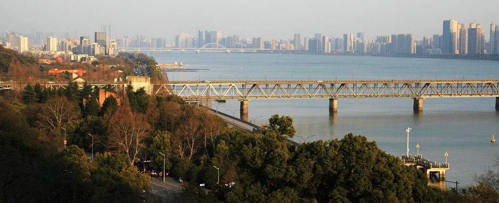 A scenic view of Hangzhou Qiantangjiang Daqiao