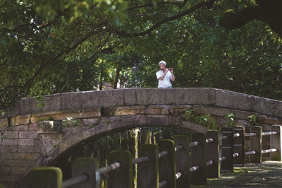 A scenic view of Hangzhou Zhongyiqiao