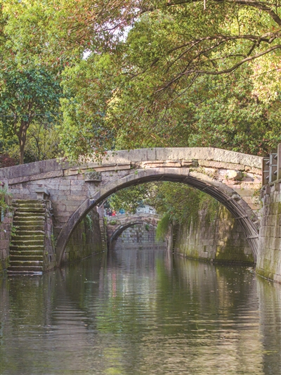 Experience the Charm of Hangzhou Zhongyiqiao: Tips for an Unforgettable Visit in Zhejiang