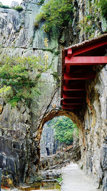 A Traveler’s Guide to the Enigmatic Baoxiedao Shimen and Cliff Carvings in Hanzhong