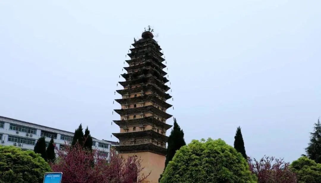 A scenic view of Hanzhong Kaiming Temple Pagoda