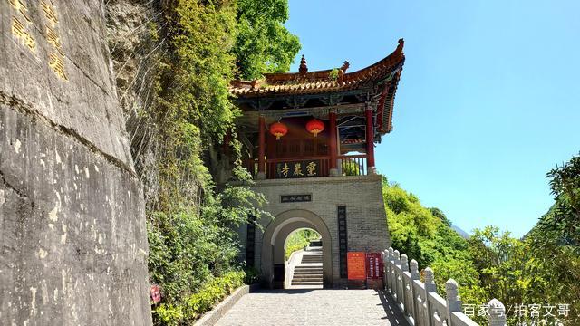 A scenic view of Hanzhong Lingyan Temple Cliff Carvings