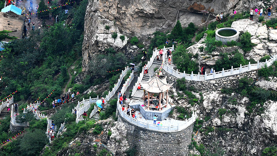 A scenic view of Hanzhong Lingyan Temple Cliff Carvings