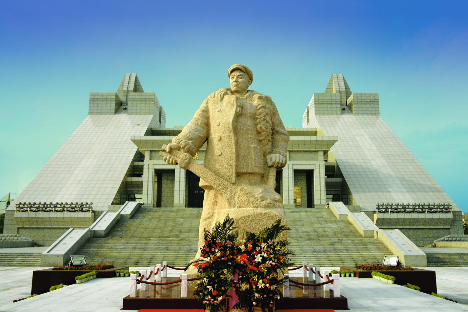 A scenic view of Heihe Zhonggong Heilongjiang Sheng Gongzuo Weiyuanhui He Shengzhengfu Jiuzhi