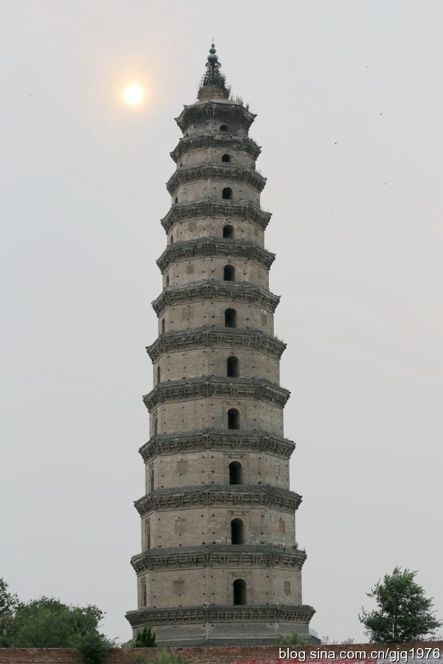A scenic view of Hengshui Kaifu Temple Relic Pagoda