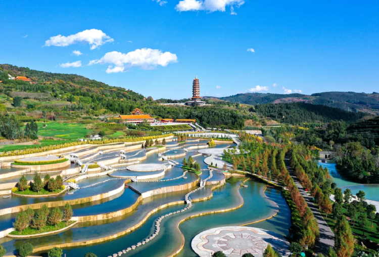 A scenic view of Honghe Huilan Qiaoge